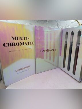Langmanni Multi chromatic metallic liquid eyeshadow setting of 3